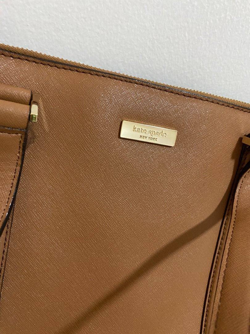 Kate Spade Brown Bag (Category: Luxury Bags & Wallets) located in Muntinlupa City. Submitted by janinao (Listing ID 1356280704, Image 2). Description: - Barely used, still in very good condi! - Fave!!! But I have too many bags na - Soooo many compartments, perfect for work or school - See last pic for flaw: Lint or loose thread(?) on the handles, can be removed! !! Please remember that shipping fee may cost a lot as the bag is big. Lalamove/Grab 