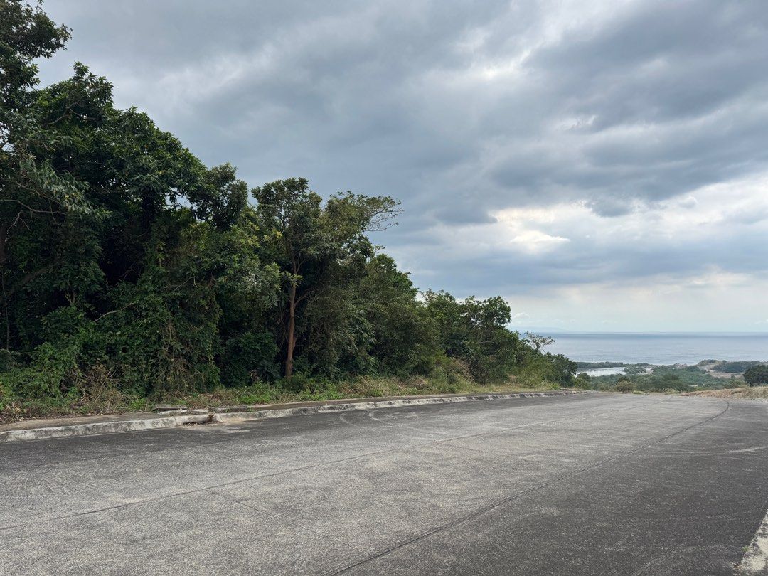 Lialto by Megaworld (Category: Lot) located in Quezon City. Submitted by chikeeboy (Listing ID 1356310508, Image 2). Description: Lialto Beach and Golf Luxury beach lot for sale 354 square meters highest point with 270 degree view of Batangas landscape and Mindoro sea view Megaworld selling at 30,000 to 35,000 per sq/m. Fairway lot. Terms okay. Owner seller. .