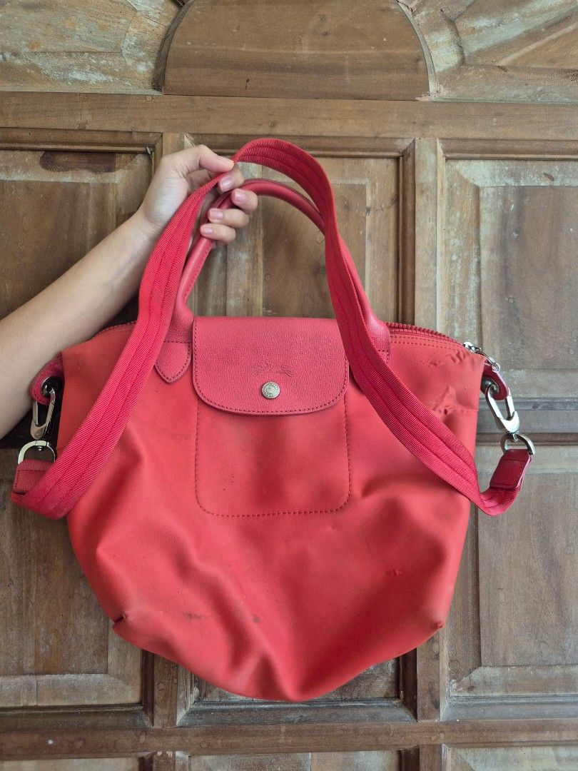 Longchamp Red Medium (Category: Luxury Bags & Wallets) located in Iloilo. Submitted by hellowanderer (Listing ID 1356401750, Image 1). Description: .