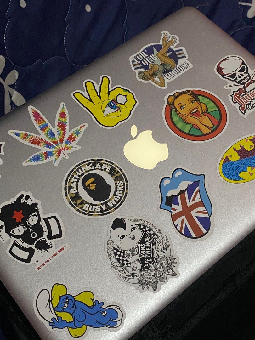 Macbook pro mid 2012 (Category: Laptops & Notebooks) located in Paranaque City. Submitted by jaki0509 (Listing ID 1356345343, Image 1). Description: Good working condition Lcd need to repair or change but still working Unit and charger only .