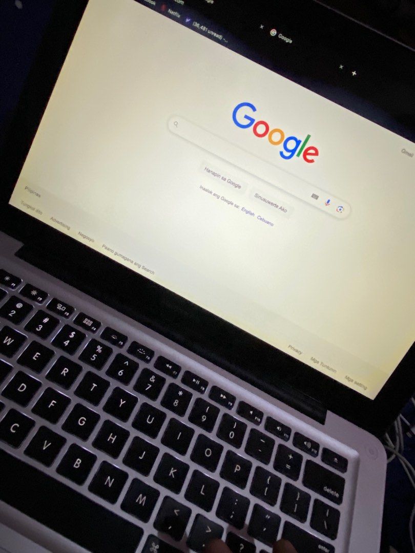 Macbook pro mid 2012 (Category: Laptops & Notebooks) located in Paranaque City. Submitted by jaki0509 (Listing ID 1356345343, Image 3). Description: Good working condition Lcd need to repair or change but still working Unit and charger only .