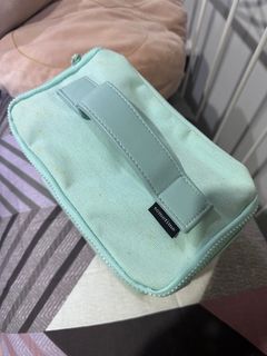 (Category: ) located in . Submitted by shesellpreloved (Listing ID 1356366679, Image 1). Description: .