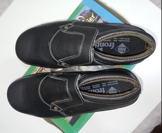 (Category: ) located in . Submitted by decluttermoments (Listing ID 1356395838, Image 1). Description: .