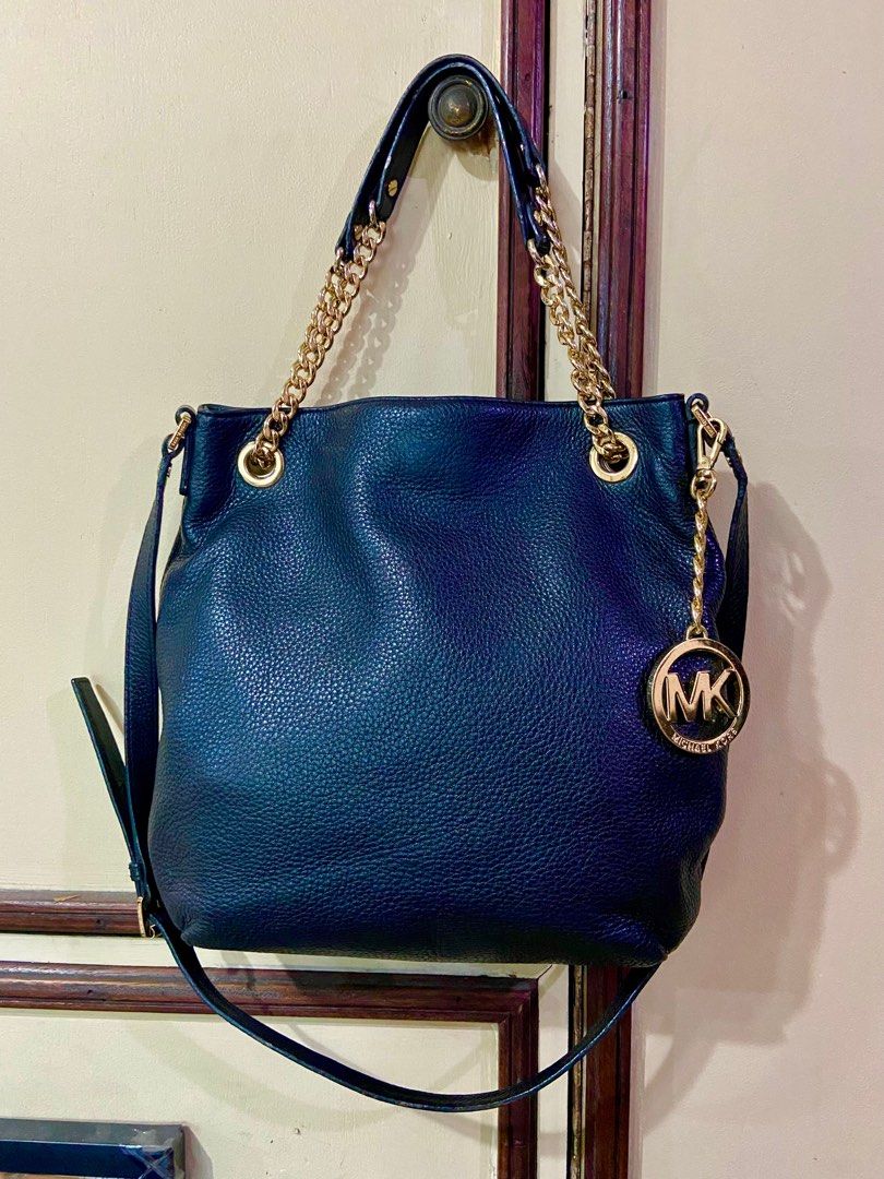Michael Kors Jet Set Pebbled Leather Tote Bag (Category: Luxury Bags & Wallets) located in Manila. Submitted by rosamanerds (Listing ID 1356294418, Image 1). Description: Authentic preloved Michael Kors 3 way leather bag: can be used as a sling/cross body bag, shoulder or handbag. Pebbled leather with gold hardware. Like new. .