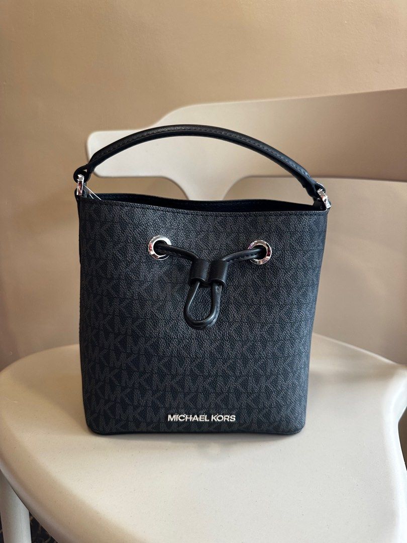 Michael Kors Suri Bucket Bag (Category: Luxury Bags & Wallets) located in Bacoor. Submitted by imluckycat (Listing ID 1356331006, Image 1). Description: Brand new Last price.