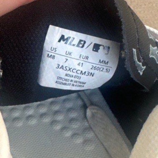 MLB (Category: Sneakers) located in Singapore. Submitted by bestsaless (Listing ID 1356288501, Image 3). Description: No Trades almost brand new Used less than 5times for indoor events Size refer to last picture .