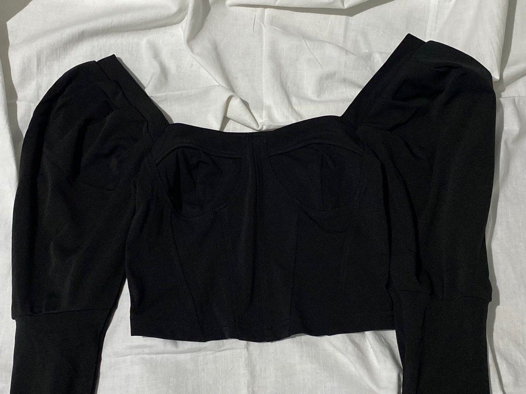OMONSIM Black Puff Sleeve Dress (Category: Longsleeves) located in Pasig City. Submitted by Tanyaaaaaa__ (Listing ID 1356412657, Image 1). Description: .