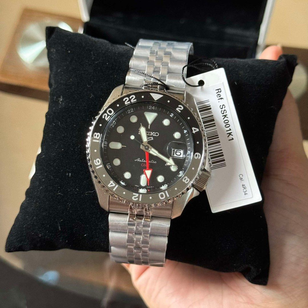 Original Seiko GMT Watch (Category: Men's Watches) located in Quezon City. Submitted by rcstny (Listing ID 1356394917, Image 2). Description: Original Seiko GMT Watch SSK003K1 Batman ₱19,500 SSK001K1 Bruce Wayne ₱21,000 SSK033K1 White Polar ₱21,500 SSK035K1 Starbucks ₱22,000 Complete and brand new💯.
