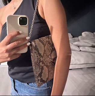 (Category: ) located in . Submitted by fashionlabels (Listing ID 1351847474, Image 1). Description: .