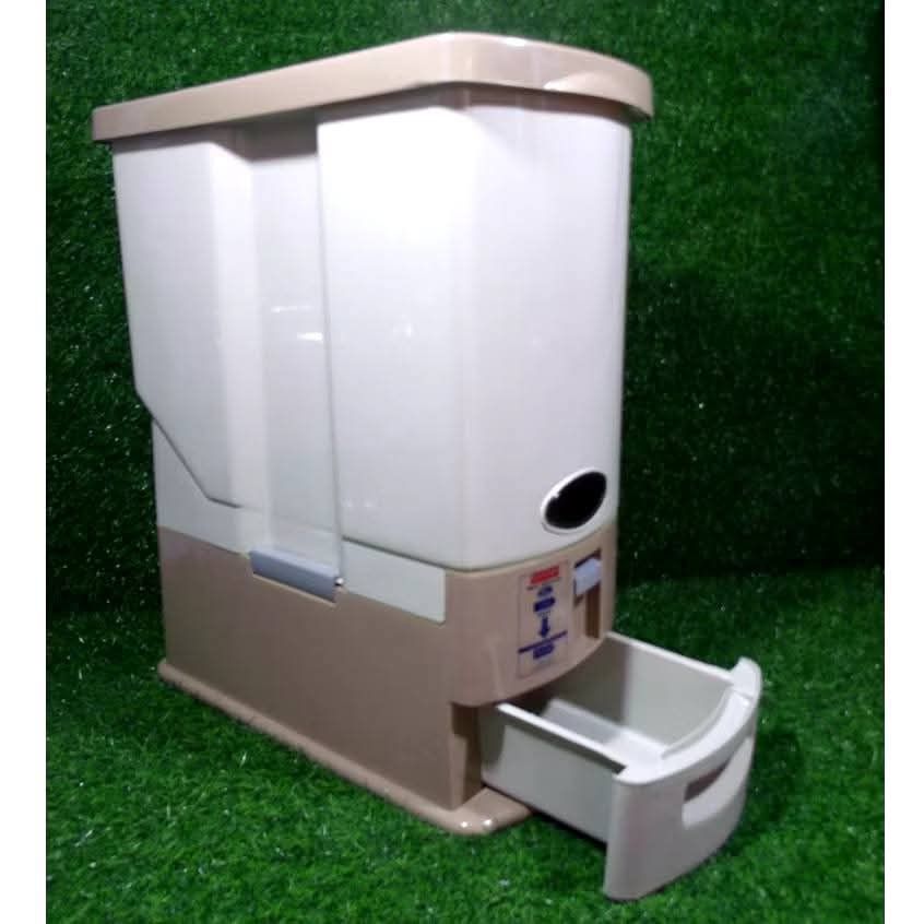 rice storage (Category: Food Organization & Storage) located in Manila. Submitted by asstditems (Listing ID 1356359914, Image 1). Description: mn 😍😍NEW!!! STOCKS!! 28 KILOS RICE DISPENSER 😍COLOR: CLEAN MOCHA WHITE Same day delivery via Lalamove Location: Manila Mop: Cod/Gcash payment.