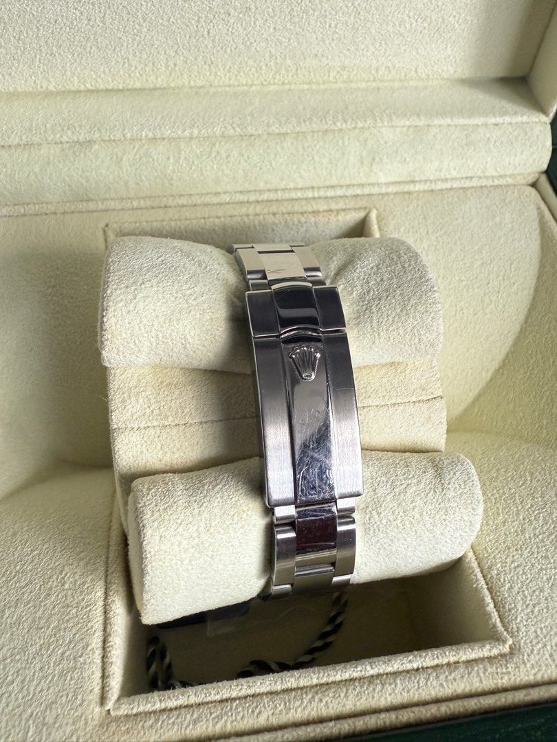Rolex Lady Datejust 26mm (Category: Watches) located in Singapore. Submitted by rainoze (Listing ID 1356354238, Image 3). Description: Gender: Women’s watch Model: Oyster Perpetual Ref: 179160 Condition: 7/10 Purchased from The Hour Glass @ Ngee Ann City Singapore in 2011. *Not for fussy buyer & low baller .