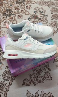 (Category: ) located in . Submitted by ClearTheCloset (Listing ID 1356382820, Image 1). Description: .