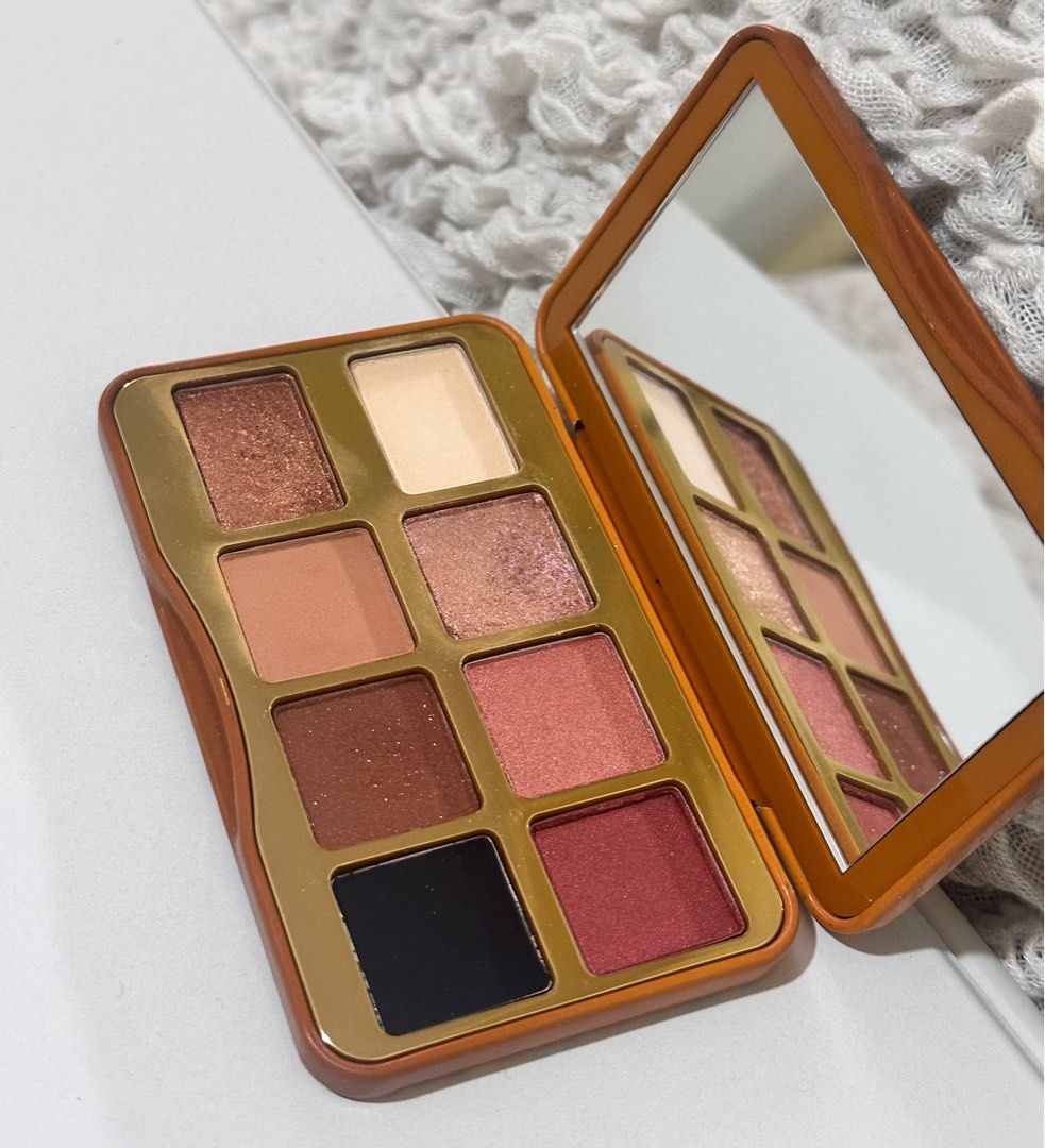 Too Faced Eyeshadow Palette (Category: Makeup) located in Valenzuela. Submitted by heyally_ (Listing ID 1356287791, Image 2). Description: .