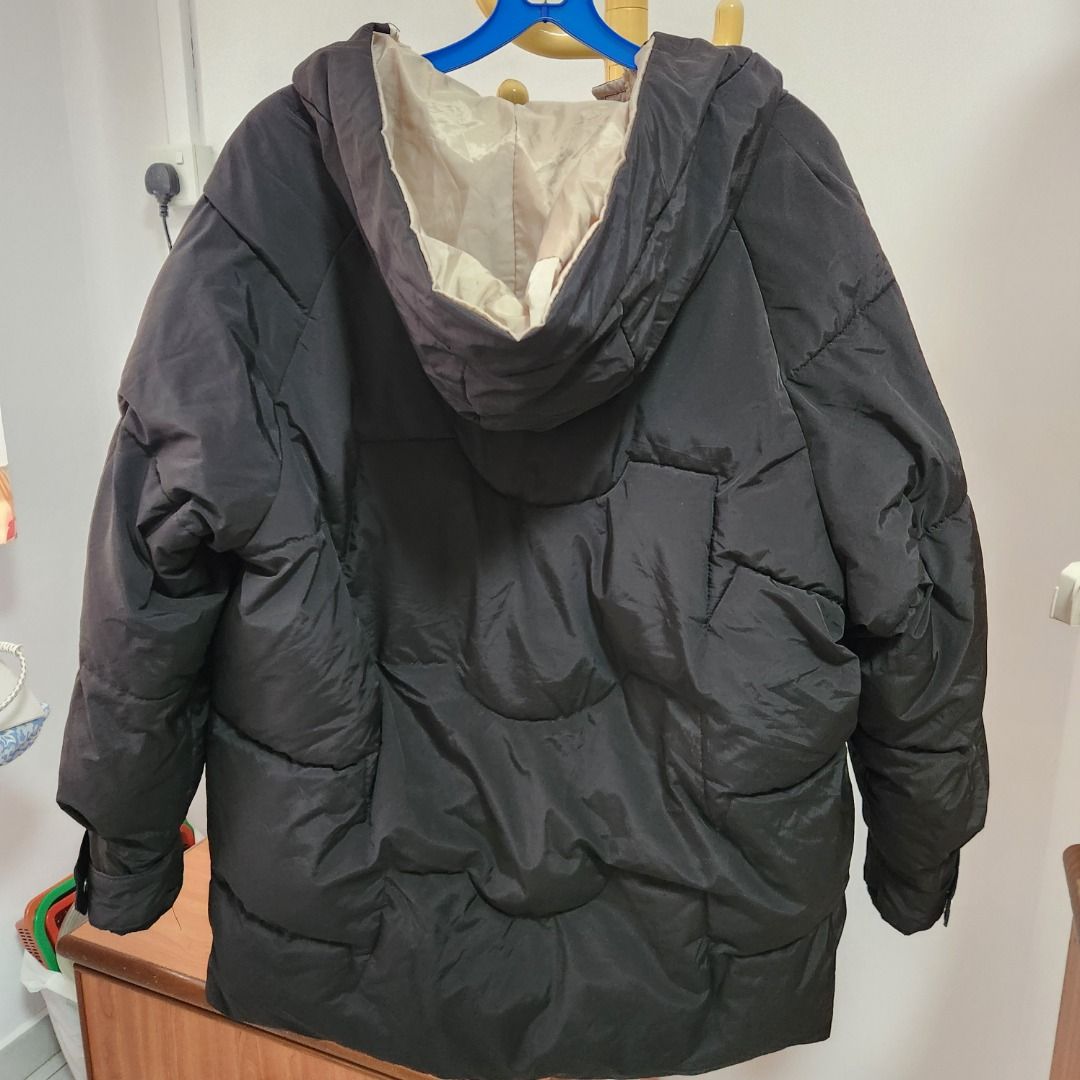 Winter Polyester Jacket (Category: Coats, Jackets and Outerwear) located in Singapore. Submitted by mebstarr (Listing ID 1356384594, Image 2). Description: Used for a winter trip previously. The zipper in front is for aesthetic purposes only. 2XL [recommended 72.5-80kg ] - 168–173 cm (96–98 cm). .