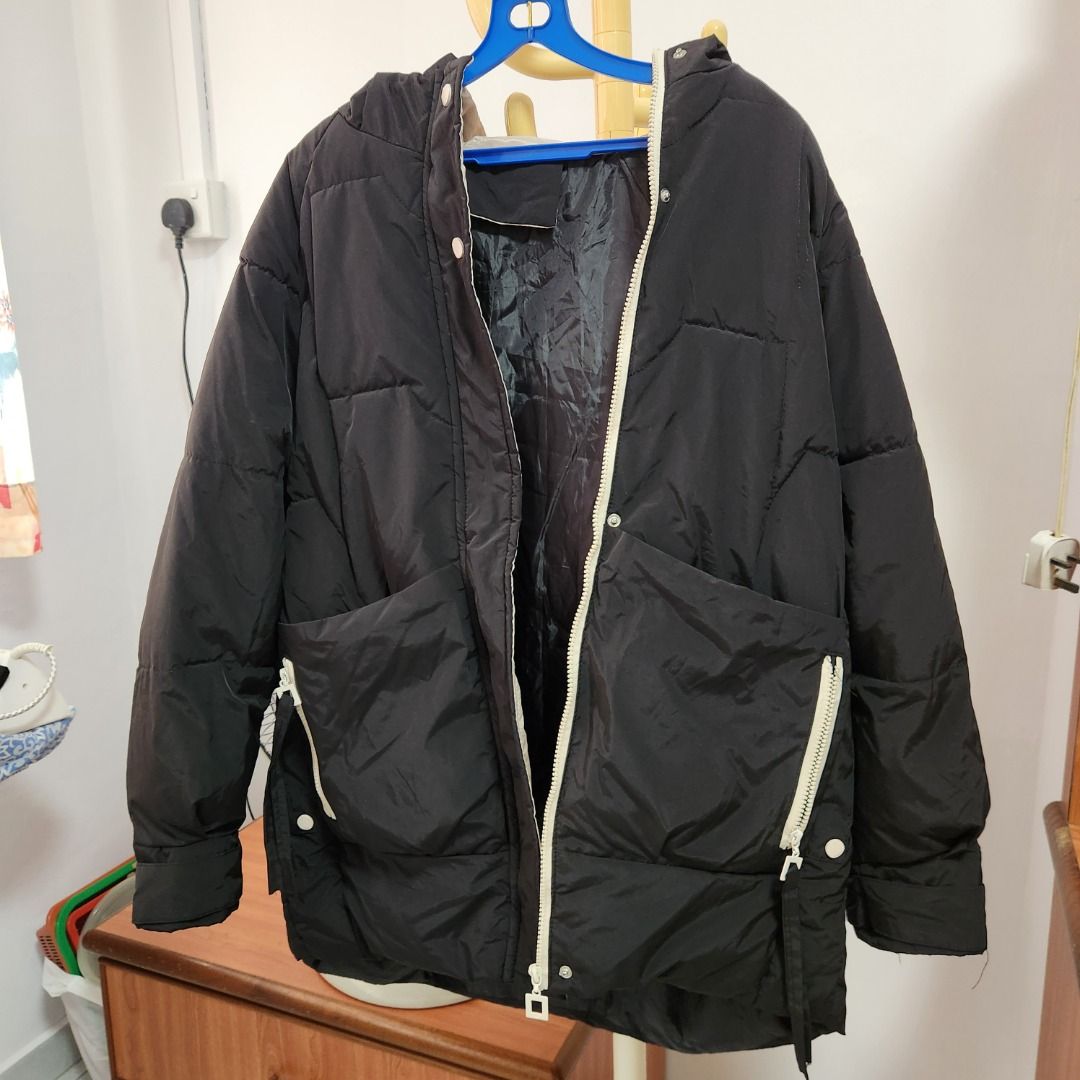 Winter Polyester Jacket (Category: Coats, Jackets and Outerwear) located in Singapore. Submitted by mebstarr (Listing ID 1356384594, Image 1). Description: Used for a winter trip previously. The zipper in front is for aesthetic purposes only. 2XL [recommended 72.5-80kg ] - 168–173 cm (96–98 cm). .