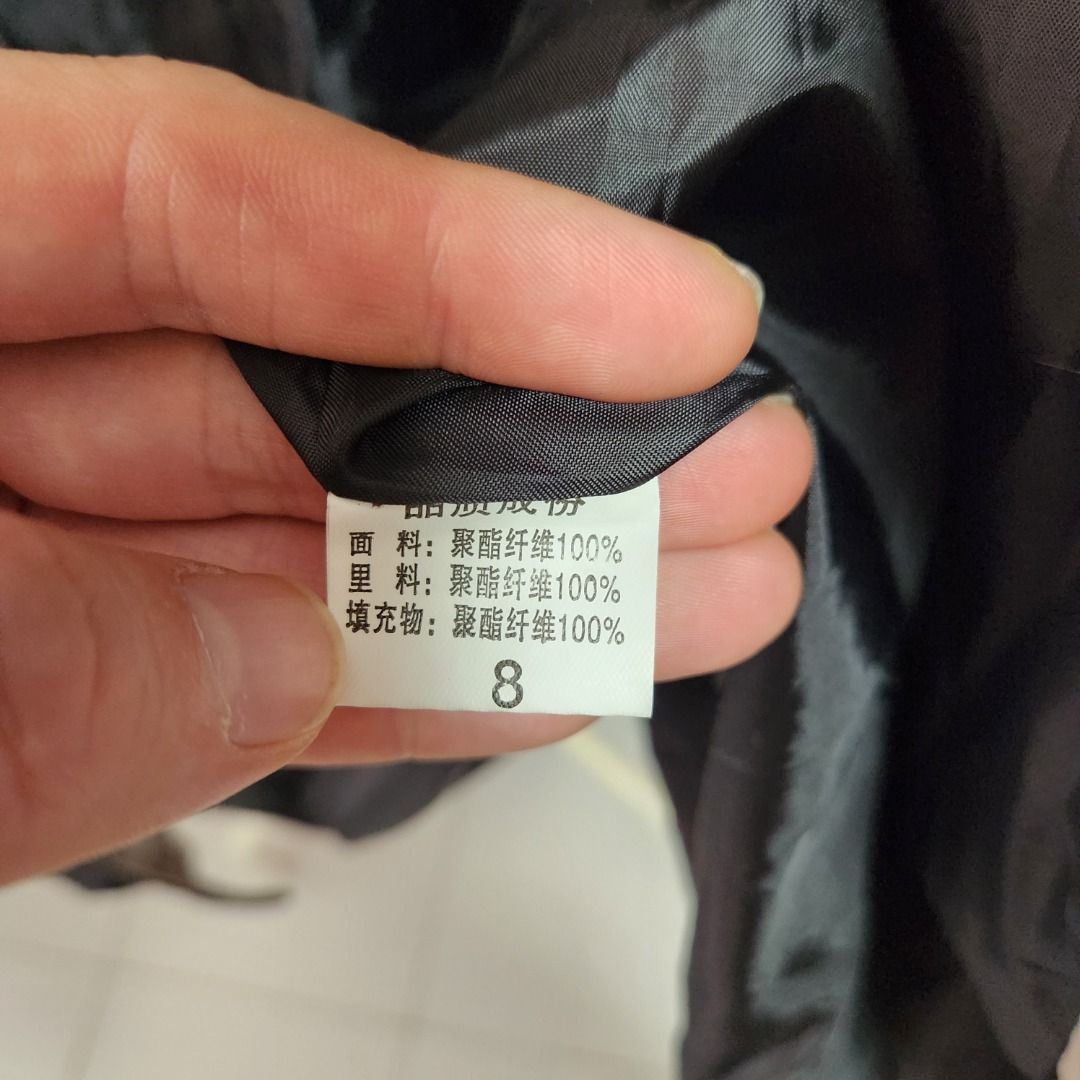 Winter Polyester Jacket (Category: Coats, Jackets and Outerwear) located in Singapore. Submitted by mebstarr (Listing ID 1356384594, Image 3). Description: Used for a winter trip previously. The zipper in front is for aesthetic purposes only. 2XL [recommended 72.5-80kg ] - 168–173 cm (96–98 cm). .