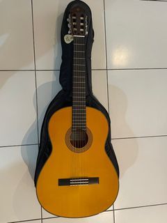 Yamaha Classical Guitar CG142s with guitar bag