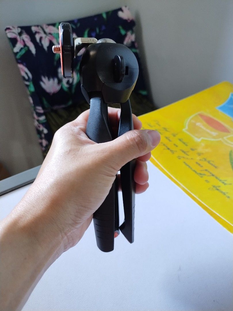 Yunteng mini tripod (Category: Tripods & Monopods) located in Makati City. Submitted by chamarket.2022 (Listing ID 1356297191, Image 2). Description: yunteng mini tripod. Can be used for cameras and stand for monopods..