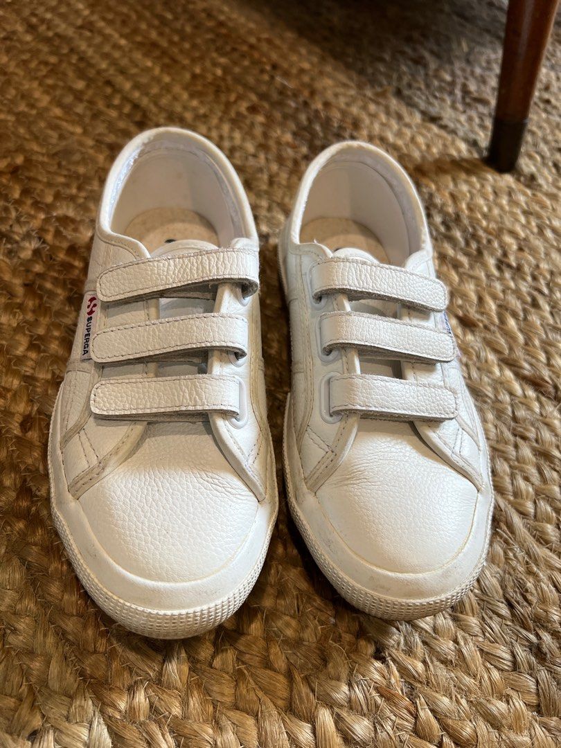 2750 Superga Leather White Sneakers (Category: Sneakers) located in Bacolod City. Submitted by mons1231 (Listing ID 1356438071, Image 3). Description: Size EU 36 / US 6. Bought at 4,650php , selling low for 1,800php Upper: Leather 100% Lining: Cotton 100% Outsole: Rubber 100%.