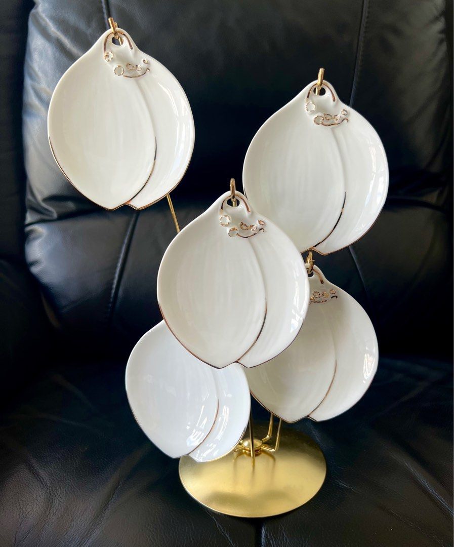 5pcs Deco Dessert Plates with Gold Holder (Category: Dinnerware & Cutlery) located in Paranaque City. Submitted by sfairyboutique (Listing ID 1356504002, Image 1). Description: 5pcs Deco Dessert Plates with Gold Holder -De Maine Brand Handcrafted from Japan Unused with box L4xW3.2in.