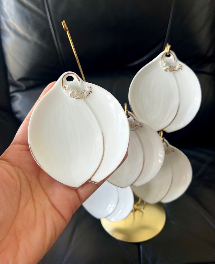 5pcs Deco Dessert Plates with Gold Holder (Category: Dinnerware & Cutlery) located in Paranaque City. Submitted by sfairyboutique (Listing ID 1356504002, Image 2). Description: 5pcs Deco Dessert Plates with Gold Holder -De Maine Brand Handcrafted from Japan Unused with box L4xW3.2in.