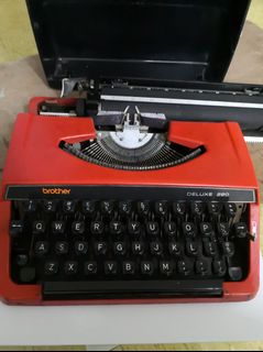 Retro Typewriter