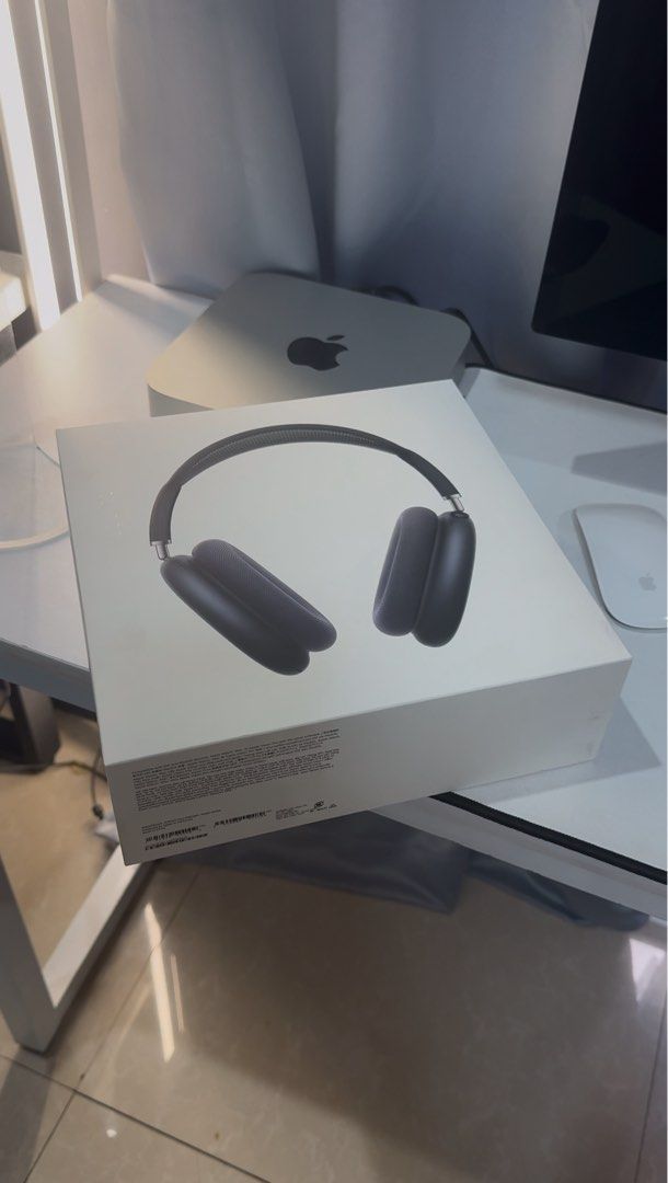 Airpods MAX 2 (Category: Headphones & Headsets) located in Paranaque City. Submitted by zulema.zahir (Listing ID 1356606921, Image 1). Description: Usb-C Brandnew condition with case TOP CONDITION Bought 34999 at powermac greenbelt With receipt and warranty until Dec 30, 2025.