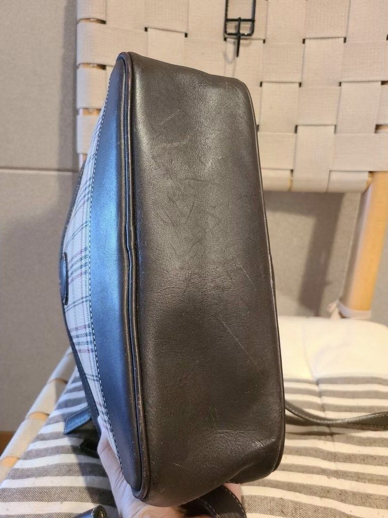 Authentic Beanpole Messenger Bag (Category: Luxury Bags & Wallets) located in Dagupan City. Submitted by fonsomatthy (Listing ID 1356525984, Image 3). Description: ‼️FOR SALE‼️ ✅ AUTHENTIC BeanPole Reporter/Messenger Bag 👉🏻 Minimal signs of usage lang such as leather folds as seen sa pics. No cracks on leather strap ✅ Overall in good condition RFS: Decluttering 🧾 MOP will be Gcash 🚚MOD will be JNT or LBC 💬 Message me for queries .