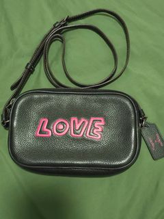 (Category: ) located in . Submitted by Pre_loved_ (Listing ID 1356568350, Image 1). Description: .