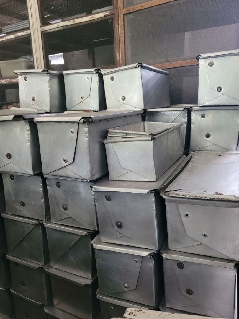 BAKERY EQUIPMENT (Category: Bakeware) located in Quezon City. Submitted by ovenfresh55366 (Listing ID 1356495544, Image 3). Description: Stationary Oven 2pcs Rotary Gas Oven 1pc Tray Mould Delivery crates Rolling pin Rice storage.