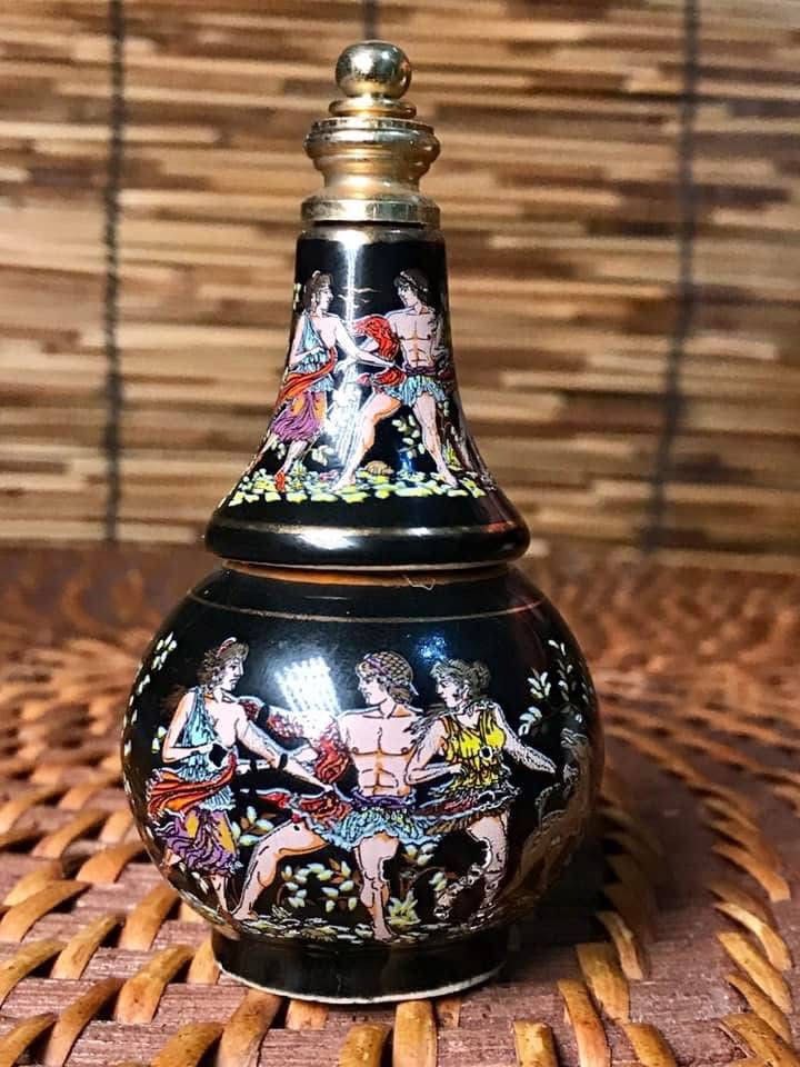 BARDACO Solid Perfume jar Ceramic Enamel black bottle (Category: Fragrance & Deodorants) located in Quezon City. Submitted by WIMC2ndaccount (Listing ID 1356533953, Image 3). Description: BARDACO Solid Perfume jar Ceramic Enamel black bottle ☑️item In Japan ☑️Vintage ☑️Rare Collectible item ☑️hard to find ☑️Manage your expectations this is second hand/ Vintage item. Hindi brand new Binibili mo 🔴NO RETURN. NO EXCHANGE!! 🔴liquid is ubos na but un