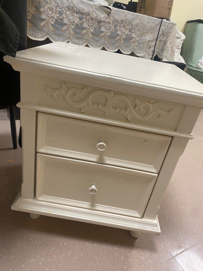 Bed Table （分類：桌子）位於 Hong Kong。 由 s191305 提交（商品編號 1356589683，圖片 2）。簡介： 。