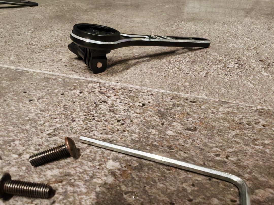 Bike computer bracket (Category: Parts & Accessories) located in Singapore. Submitted by louis.house (Listing ID 1356564557, Image 1). Description: upgraded so selling the old piece works like new and all runs smoothly once mounted.
