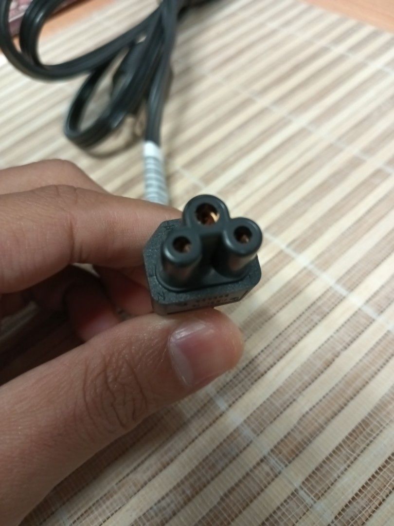 Cables (Category: Cables & Chargers) located in Kuala Lumpur. Submitted by putrajaya86 (Listing ID 1356439746, Image 3). Description: cable power.