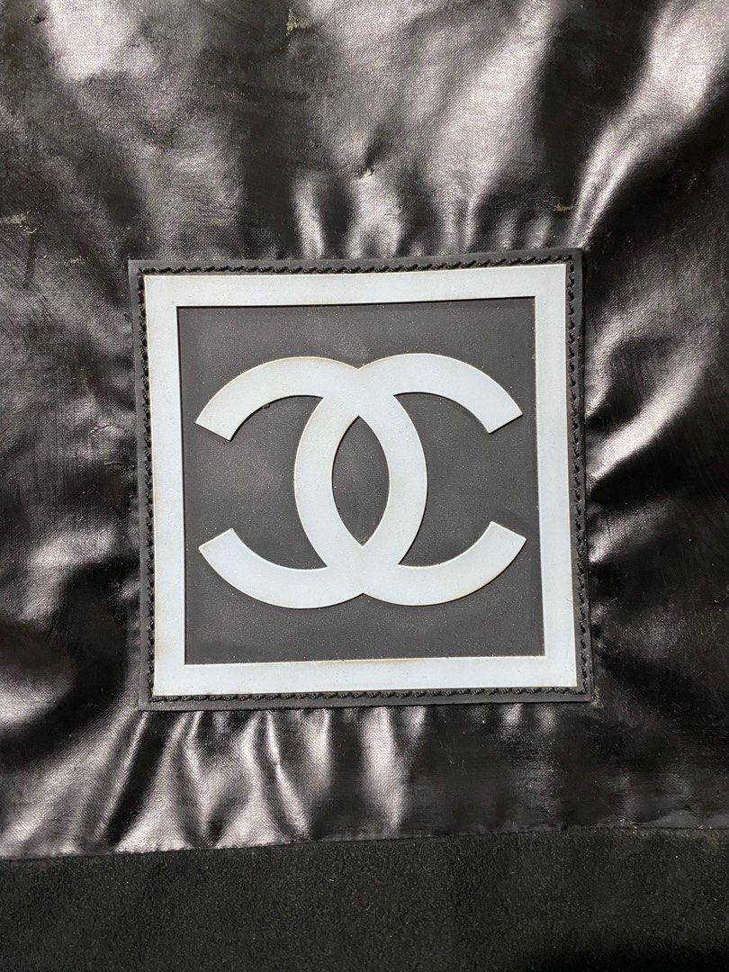 Chanel Messenger Bag (Category: Luxury Bags & Wallets) located in Rizal. Submitted by symonstephenjapansurplus (Listing ID 1356506510, Image 3). Description: Chanel XL Black Sports Logo Messenger Bag Heavily Used Please check pictures Manage your expectations Symon & Stephen Japan Surplus .