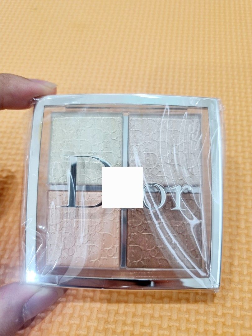 D BACKSTAGE GLOW FACE PALETTE 002 GLITZ (Category: Makeup) located in Manila. Submitted by luxeclassyshop (Listing ID 1356439109, Image 2). Description: D BACKSTAGE GLOW FACE PALETTE 10G SHADE: 002 GLITZ.