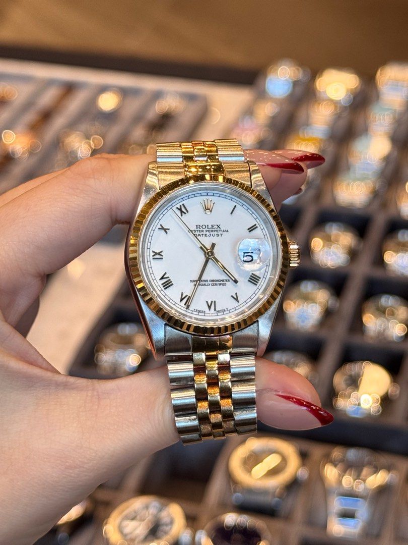 Datejust Roman White Dial (Category: Luxury Watches) located in Makati City. Submitted by 1timepieceglobal (Listing ID 1356568156, Image 1). Description: Mint Condition 1996 with Certificate .