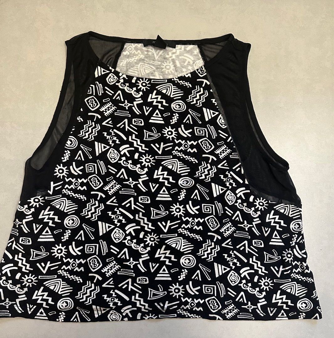 Forever 21 black graphic sleeveless top (Category: Sleeveless) located in Taguig. Submitted by deckluttering (Listing ID 1356433282, Image 2). Description: -worn only once -no flaws, good as new 💯 -size S, loose fit.
