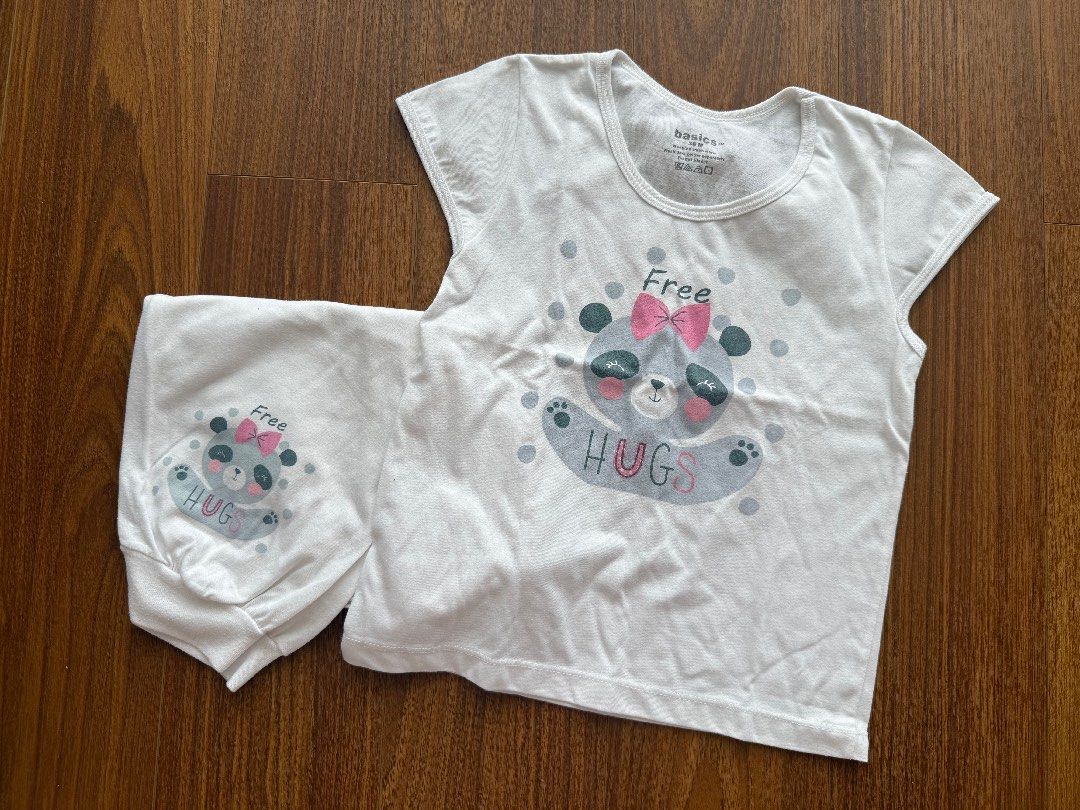 Girls Pajama Terno (36M) (Category: Babies & Kids Fashion) located in Quezon City. Submitted by iamml87 (Listing ID 1356465940, Image 1). Description: Good Condition Size 36M RFS: Decluttering MOP: Gcash Shipping c/o buyer (Grab/ Lalamove/ LBC/ J&T) Location: Quezon City.