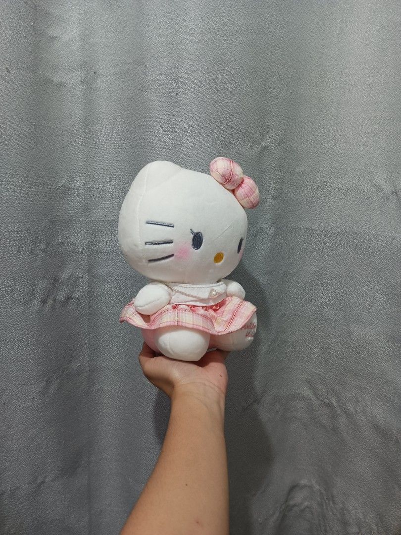 Hello Kitty Mallow Type Plushie (Category: Plushies & Soft Toys) located in Santa Rosa. Submitted by squishyfables (Listing ID 1356443546, Image 2). Description: Brand New ✨ **no papertag and no etiketa.