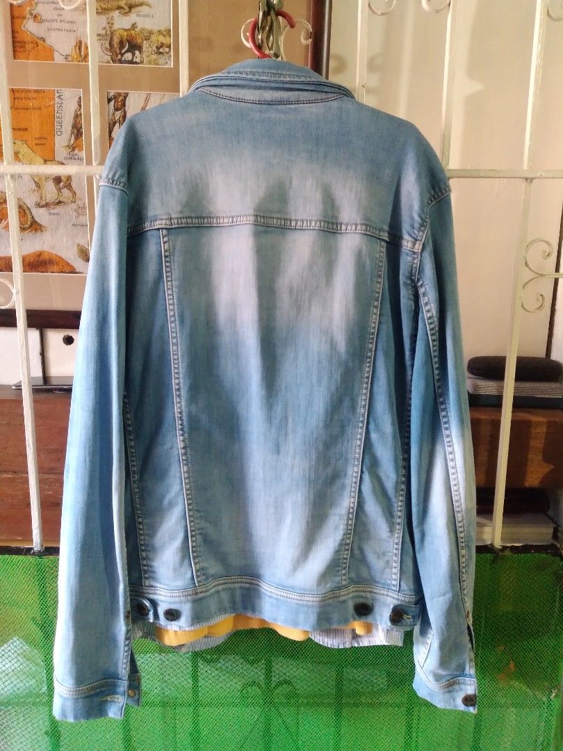 JACK&JONES DENIM JACKET only (Category: Coats, Jackets and Outerwear) located in San Pedro. Submitted by souq_dekada (Listing ID 1356455987, Image 2). Description: Pre-owned but in good condition, FIT for L-XL [as per tag size], complete buttons, pm for add'l details/photos if needed.. ************* Note: FREE delivery if taken with other posted items... ************* Add SF via J&T/LBC MOP: GCASH only ***FIXED PRICE**.