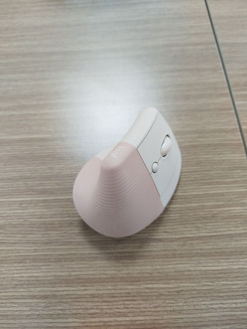 Logitech Lift Ergonomic Mouse (Bluetooth/2.4ghz) rose (Category: Mouse & Mousepads) located in Quezon City. Submitted by calibre027 (Listing ID 1356499667, Image 3). Description: Logitech Lift Ergonomic Mouse (Bluetooth/2.4ghz) rose ✔100% ORIGINAL, all working, unli check upon pickup ✔ Lift’s optimal 57° angle places you in what we like to call “natural handshake position”. This puts less pressure on your wrist throughout the day and places your 