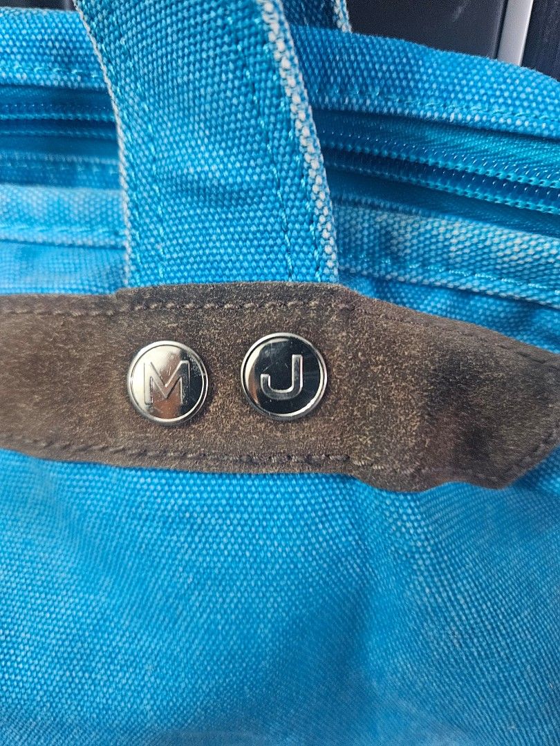 Marc jacobs (Category: Tote Bags) located in General Mariano Alvarez. Submitted by eiprilfa (Listing ID 1356528902, Image 3). Description: used maganda prang jacket ang zipper..