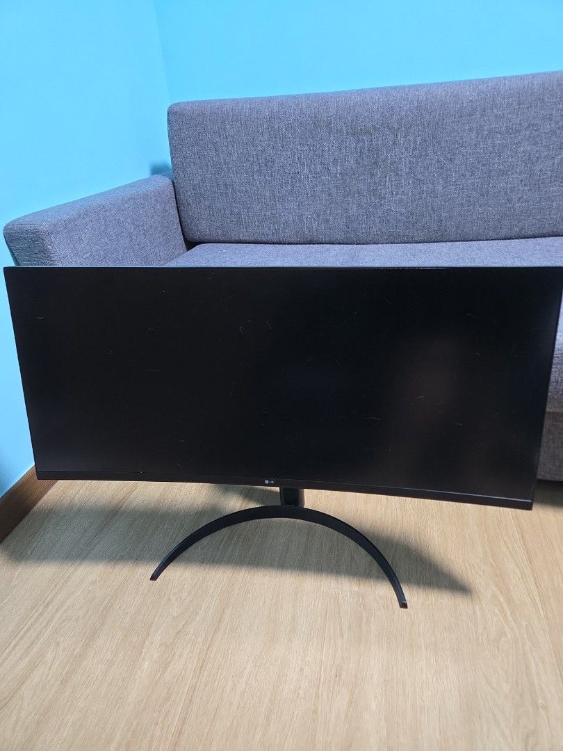 Monitor (Category: Monitor Screens) located in Singapore. Submitted by qhairz (Listing ID 1356454281, Image 1). Description: like new monitor can nego.