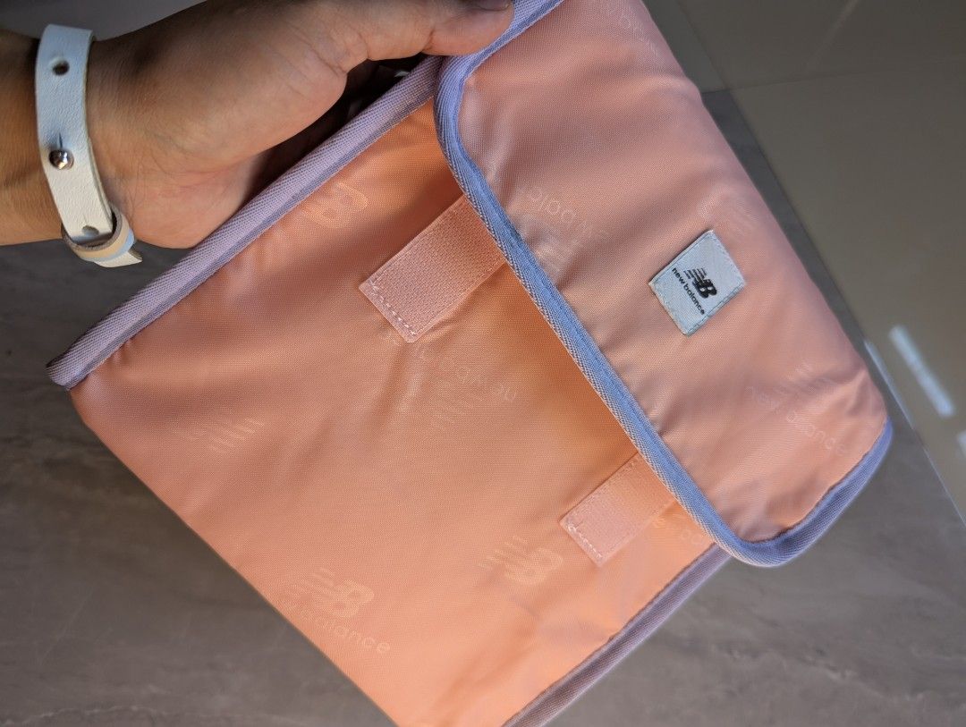 New balance insulated lunch bag (Category: Food Organization & Storage) located in Palayan City. Submitted by sarahgeeshop (Listing ID 1356440447, Image 3). Description: .