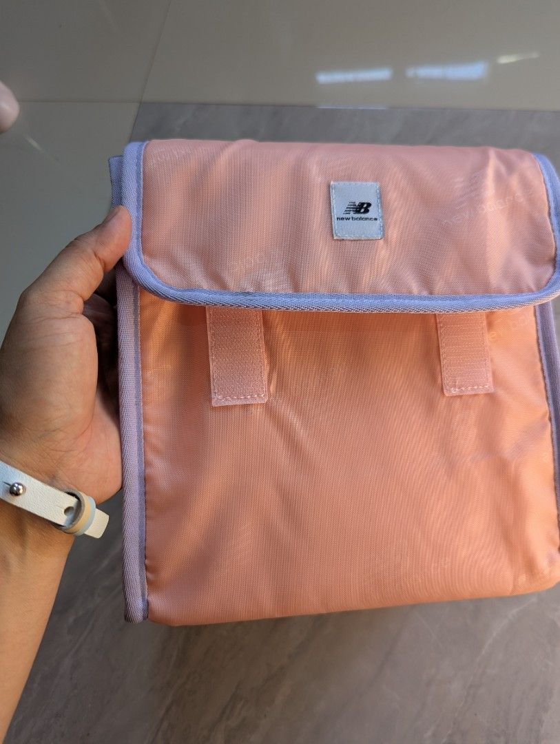 New balance insulated lunch bag (Category: Food Organization & Storage) located in Palayan City. Submitted by sarahgeeshop (Listing ID 1356440447, Image 1). Description: .