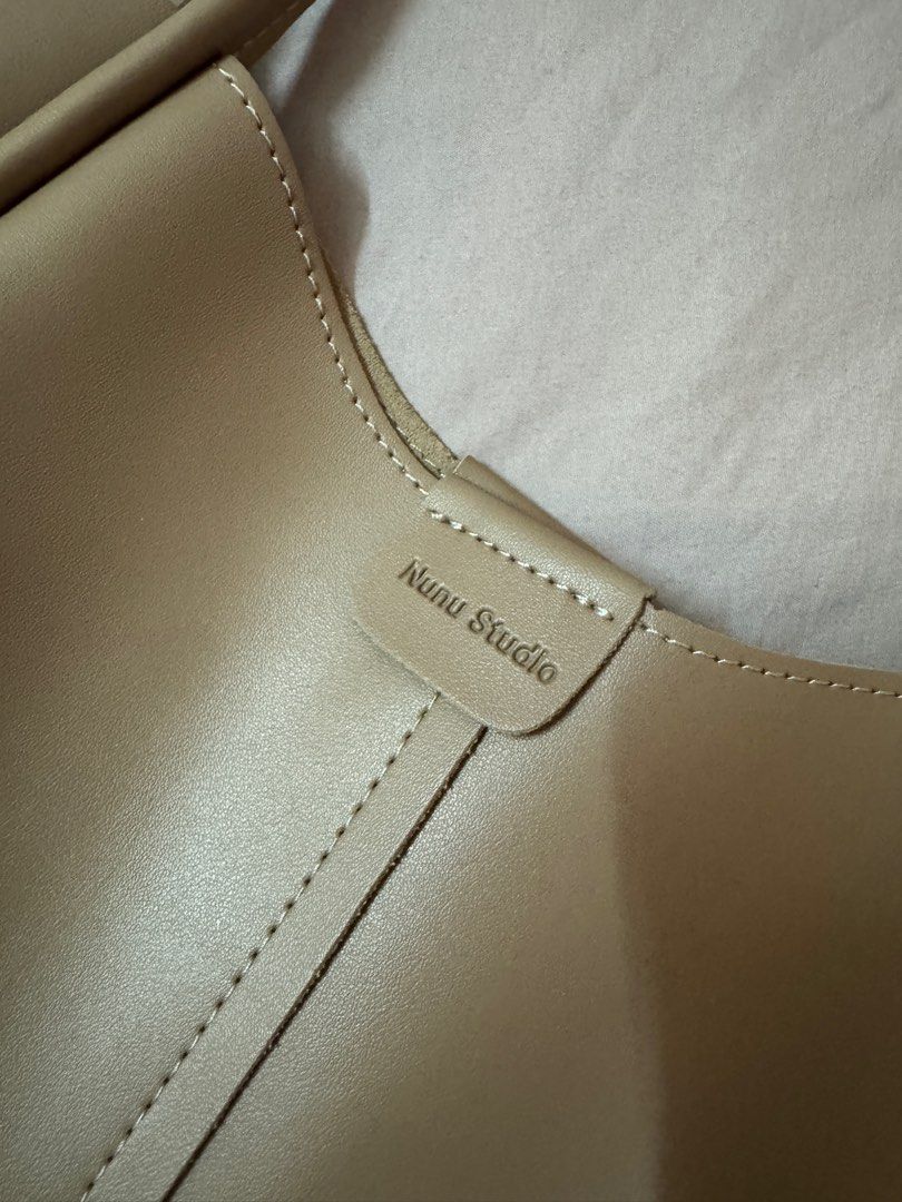 nunu studio tote bag (Category: Tote Bags) located in Taiping. Submitted by ziezaida (Listing ID 1356508860, Image 3). Description: nunu studio tote bag & good condition & tak ada koyak.