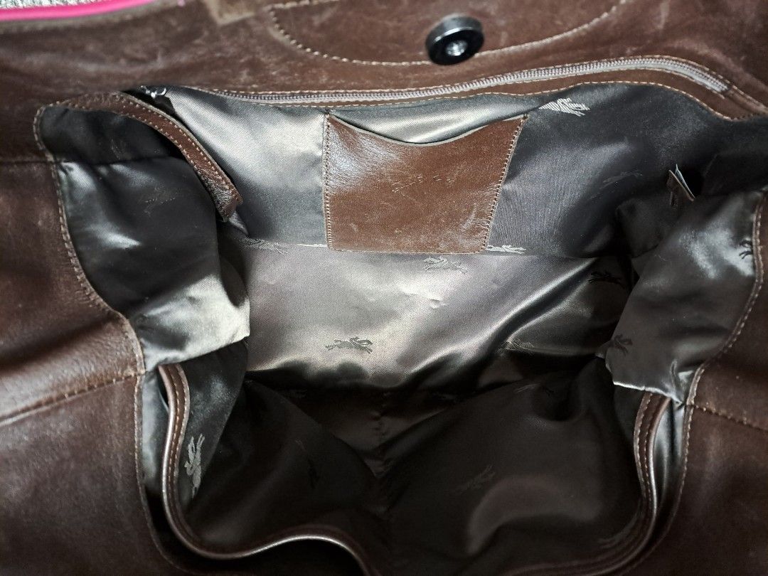 Preloved Longchamp Tote Bag (Category: Tote Bags) located in Batangas. Submitted by decluterring_tita (Listing ID 1356445741, Image 3). Description: Can fit 14" laptop With shoulder strap Soft Leather.
