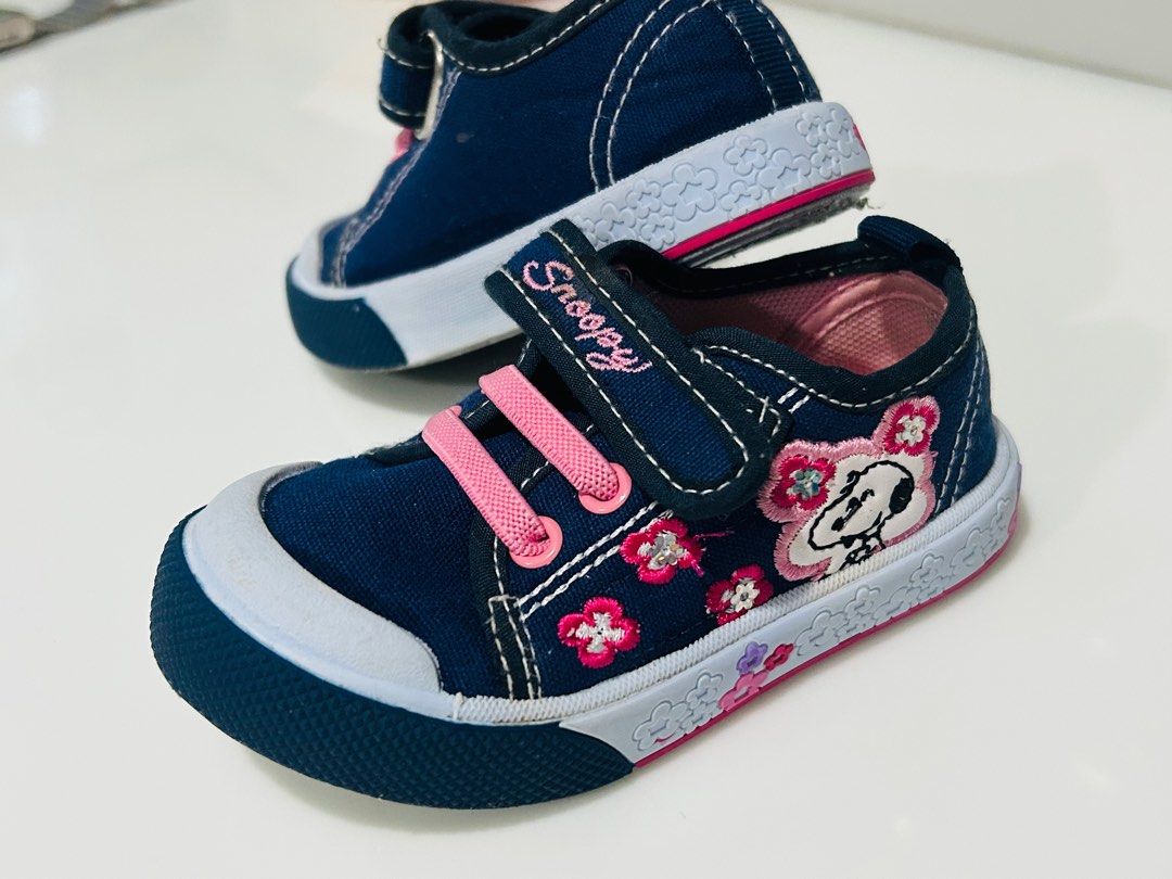 Snoopy Shoes (Category: Babies & Kids Fashion) located in Manila. Submitted by ayapoop (Listing ID 1356553511, Image 2). Description: My Baby's Preloved Shoes •Sanitized & Ready to use Size : 21 (1-2 y.o).