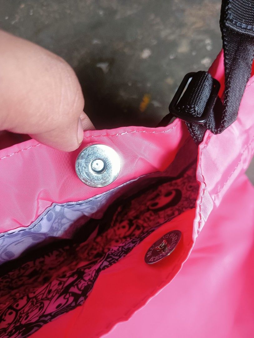 Tokidoki bag (Category: Shoulder Bags) located in Tacloban City. Submitted by pascore (Listing ID 1356493520, Image 3). Description: L15 W12.5.